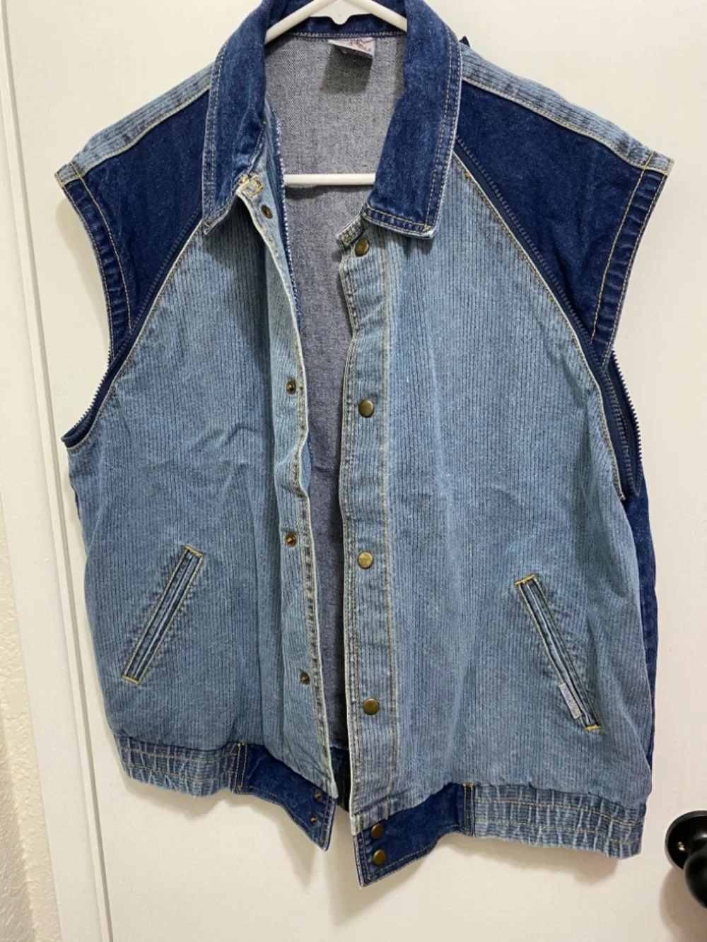 Jordache Size M Women’s Denim Buttoned Up Vest Jacket - Picture 2 of 10